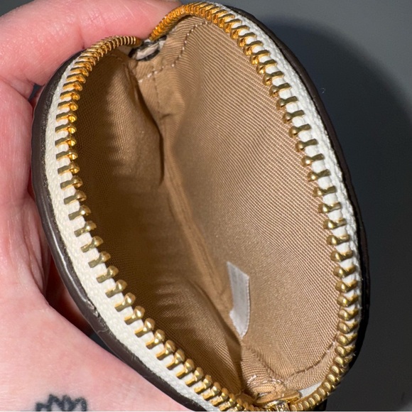 Coach Wild Strawberry Round Coin Purse 🍓 - Picture 5 of 5